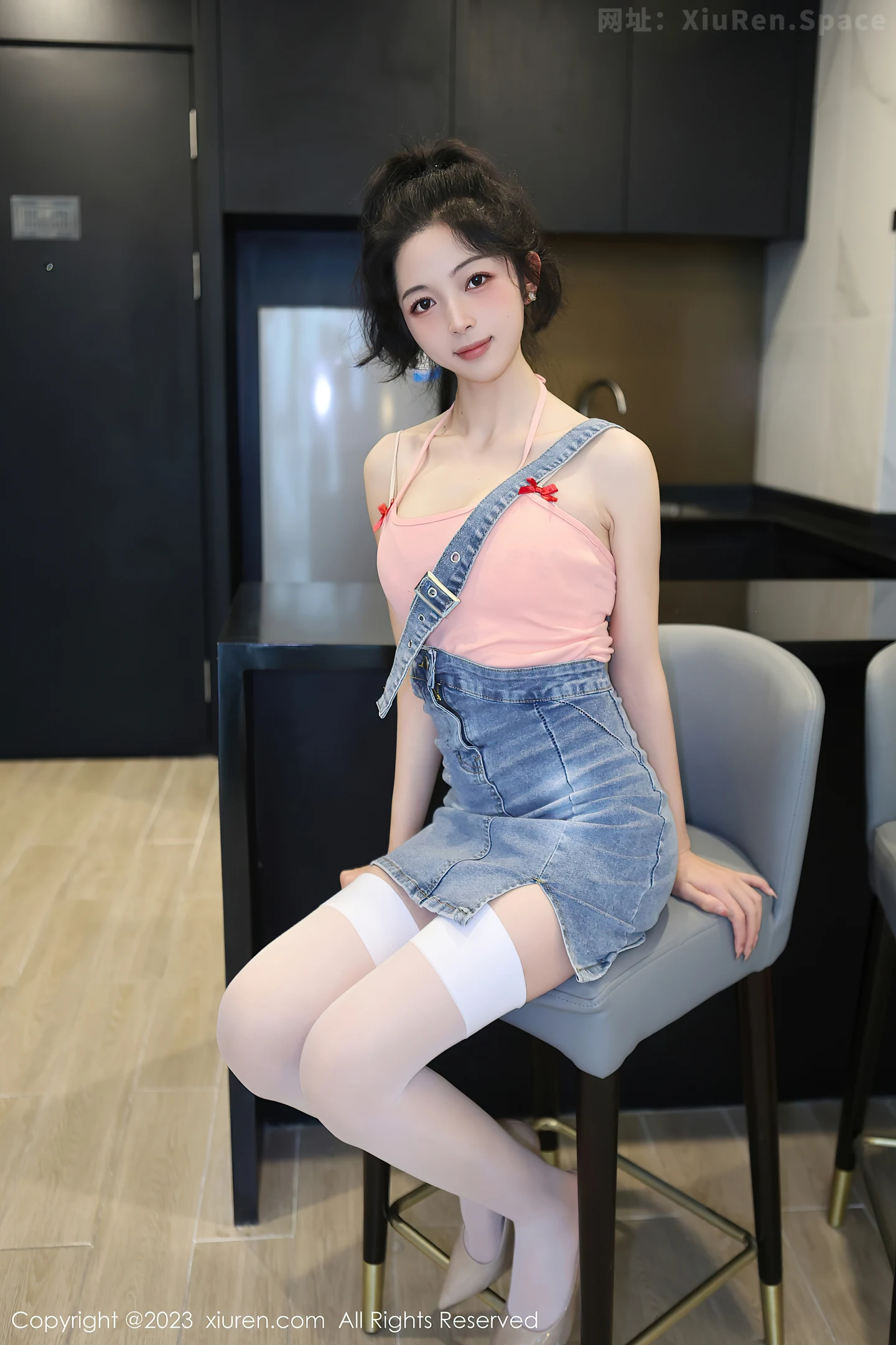 图片[6]-[XiuRen秀人网]2023.05.29 VOL.6816 茜茜Kimi 牛仔短裙与白色蕾丝内衣加白色丝袜美腿性感私房写真集-秀人网官方网站